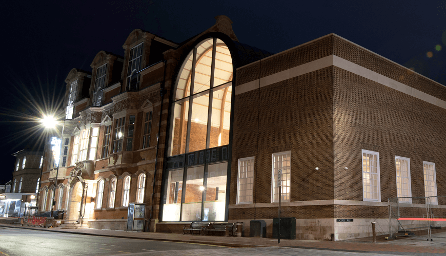 Picture of The Amelia Scott at night